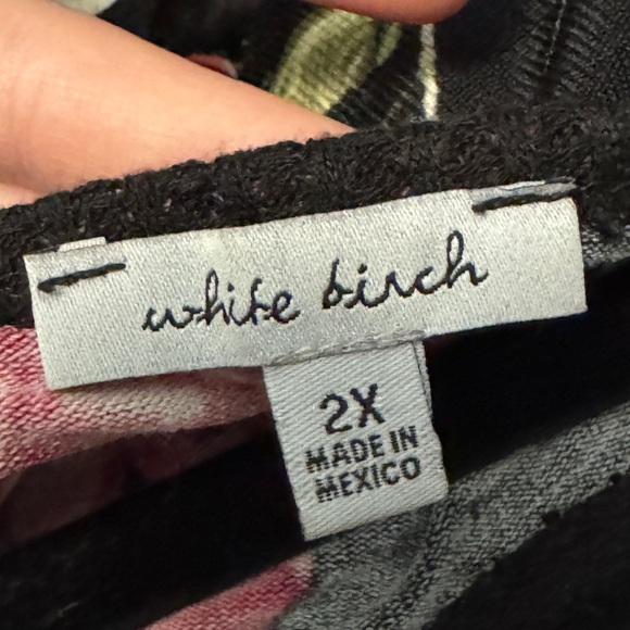 Floral top size 2X - Picture 2 of 3